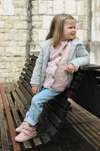 Nyakunkon az ősz! Tudd meg mit érdemes most a gyermeked lábára adni!