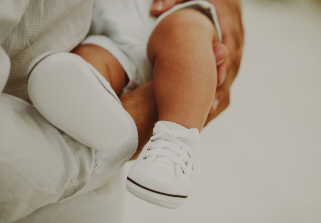 Mikortól kell cipő a babának? Amit a szülőknek valóban tudniuk kell